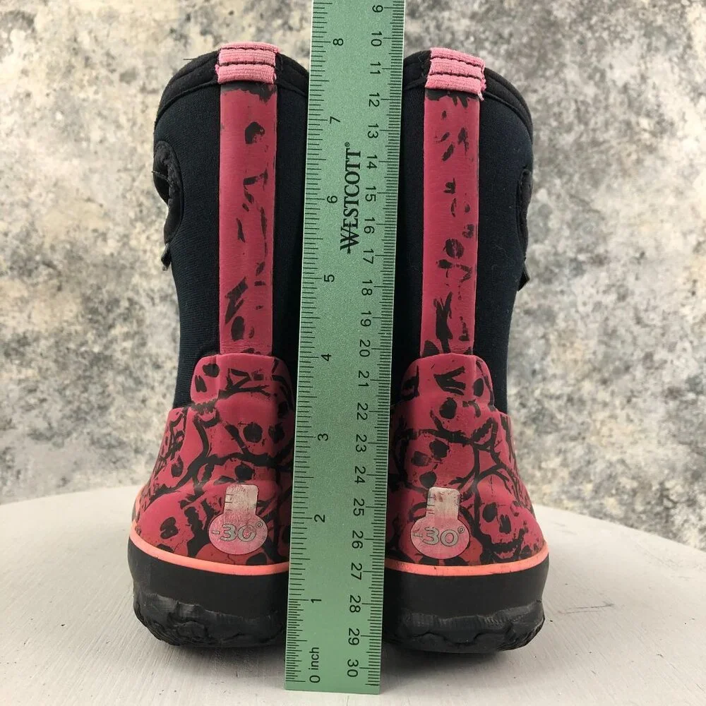 Bogs Infants Size 7 Classic Skulls Red Black Closed Toe PullOn Winter Boots FAIR